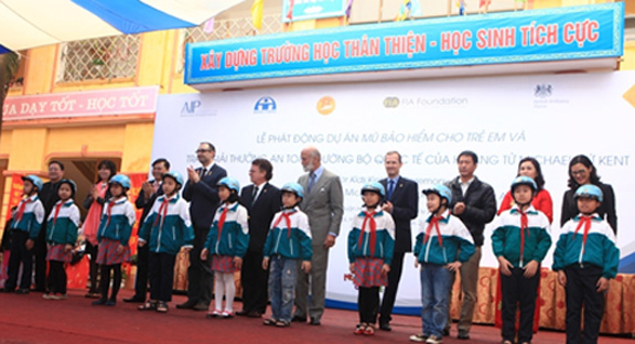 Phát động dự án “Mũ bảo hiểm cho trẻ em”
